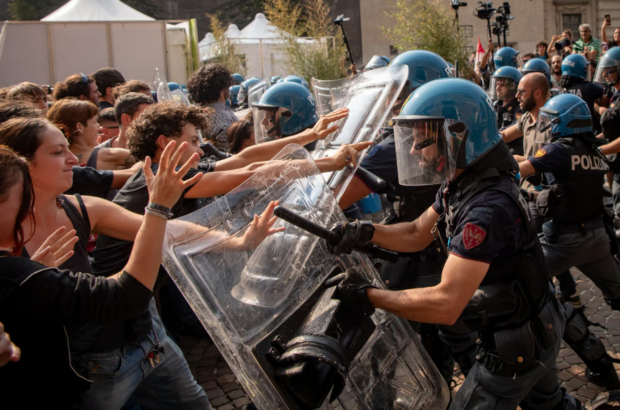 Polizia universita dicembre 2023